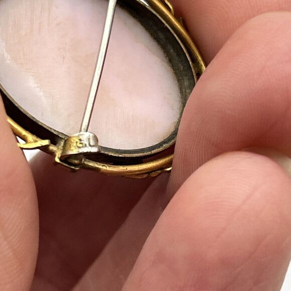 Antique GLP Carved Shell Cameo Brooch Pin Gold Tone Leaf Detail Faux Pearls - Picture 10 of 13